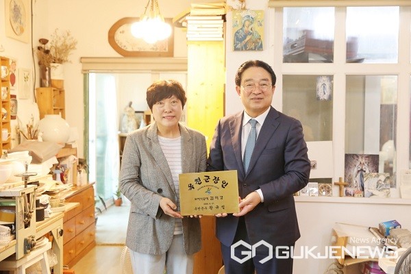 옥천군, 장인(匠人) 2명에 현판수여식 가져