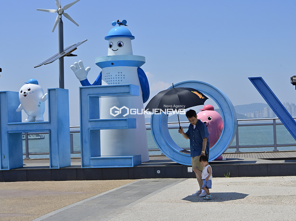 [국제포토] 아이야, 이 폭염 금방 지나간다