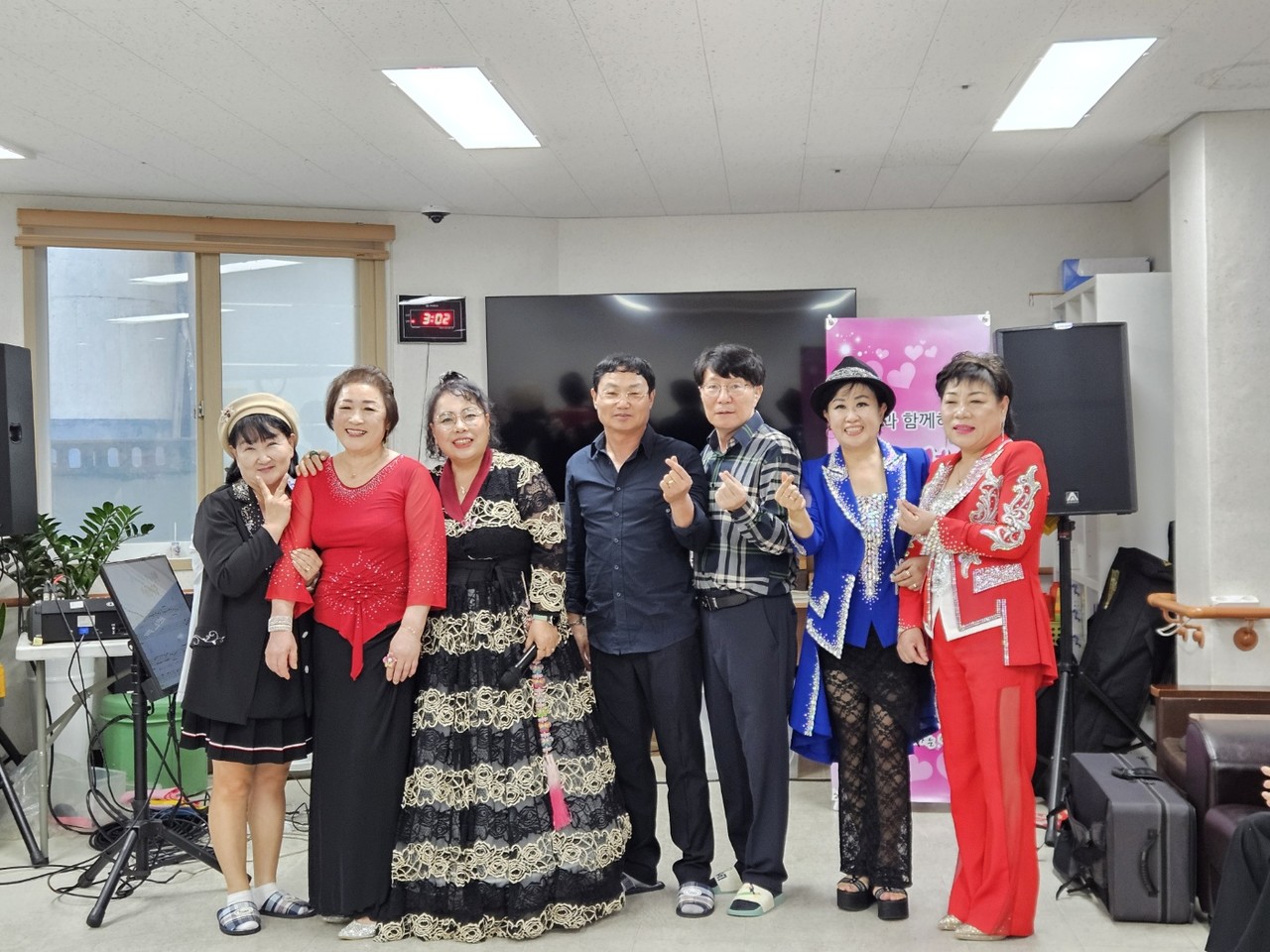 [포토] 개미와 노래하는 베짱이, 영원복지센터에서 행복나눔 공연