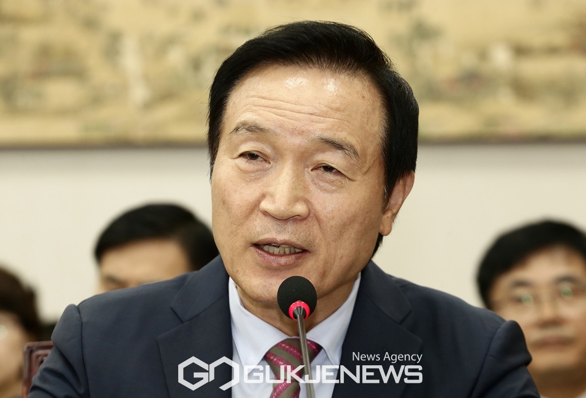 '답변하는 임태희 경기도교육감'