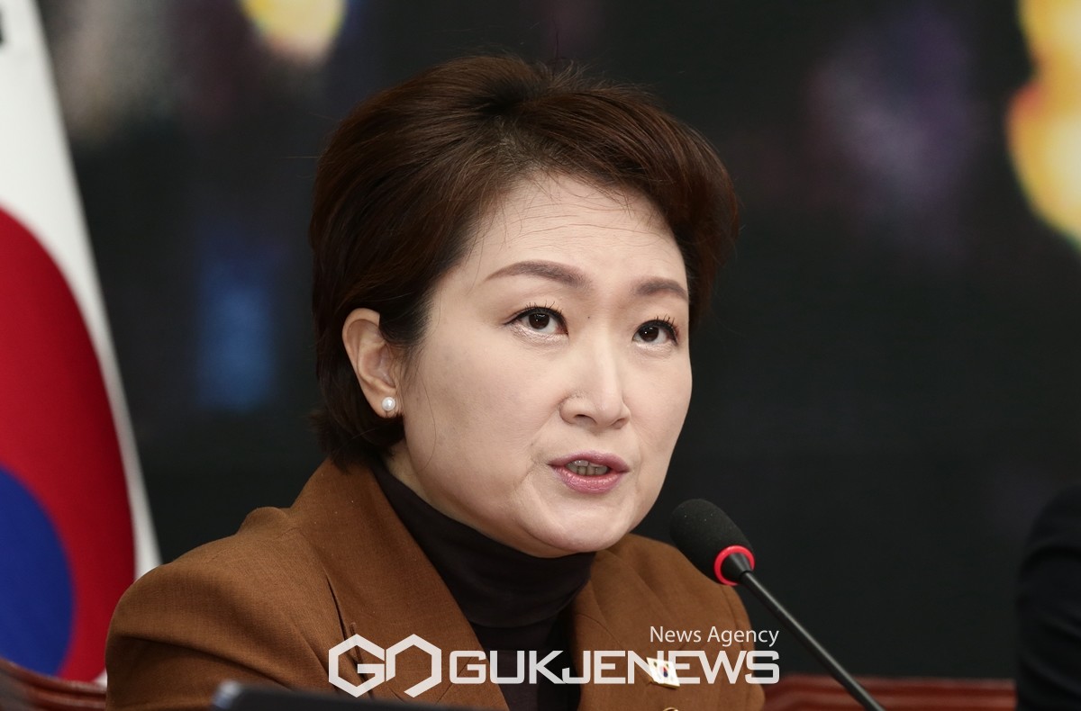 발언하는 이언주 최고위원