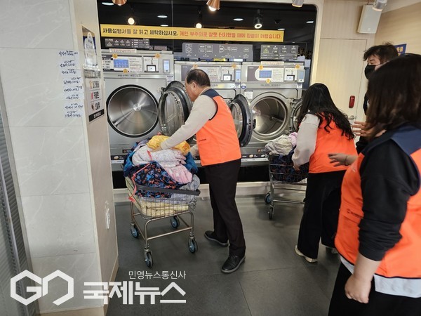 하윤수 전 교육감, 취약계층 사랑의 세탁 봉사
