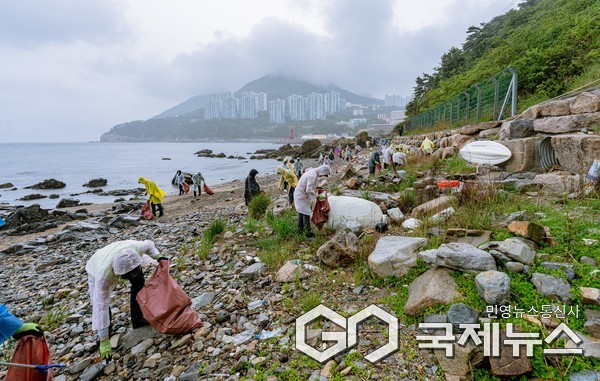 (주)유익컴퍼니, 가플지우 해안정화활동 이달의 바다 부산 영도 활동 진행