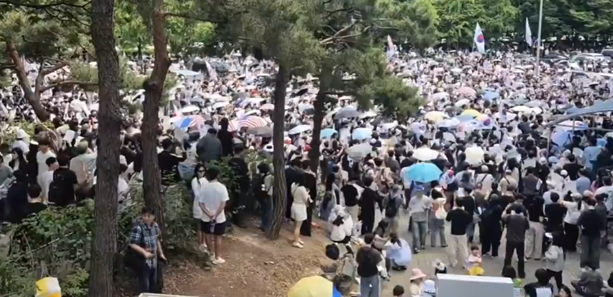 잠실 올림픽공원 개표소 사흘째 봉쇄 시위 "좌우 떠나 전국 재선거해야"