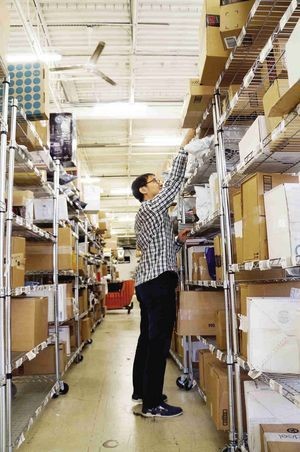 구멍가게 수준서 물류창고 갖춘 기업으로