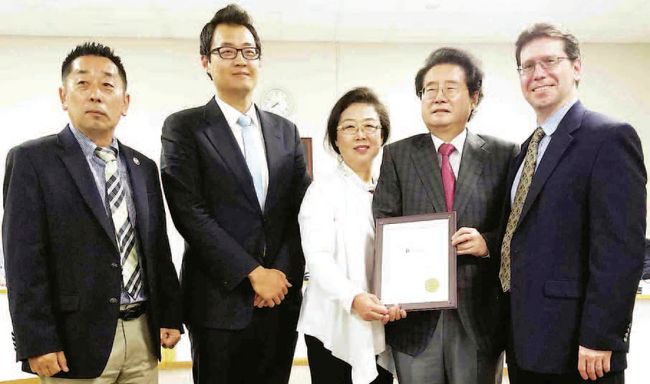 리지필드 타운정부, 한양마트에 공로패
