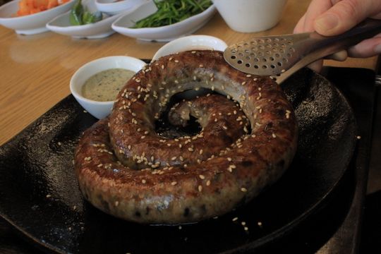 순대로 스테이크를? 대학로 이색 맛집 ‘순대실록’ 화제 