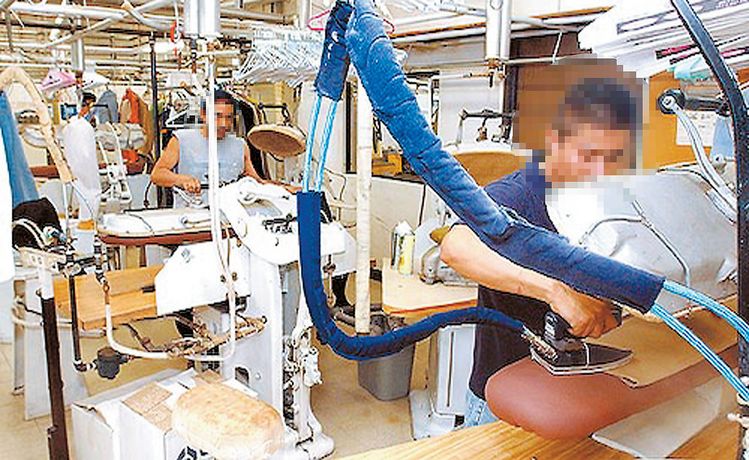 차려 입을 일 없어져 세탁소·양복점 고사 위기