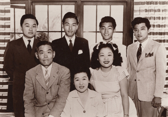 묻힐 땅도 없던 그들, 묘비는 삶의 기록이었다