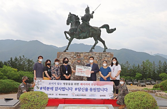[포토]인제군가족센터 코로나19 속 숨은 일꾼에 베이커리 나눔