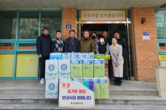 이충원 경북도의원, 의성군 참사랑 효마을요양원 찾아 위문품 전달