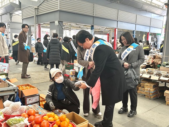 청송교육지원청,  전통시장 장보기 행사 실시