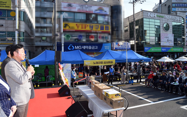 김동근 의정부시장, ECO 동오마을 축제 참석··상인들 격려