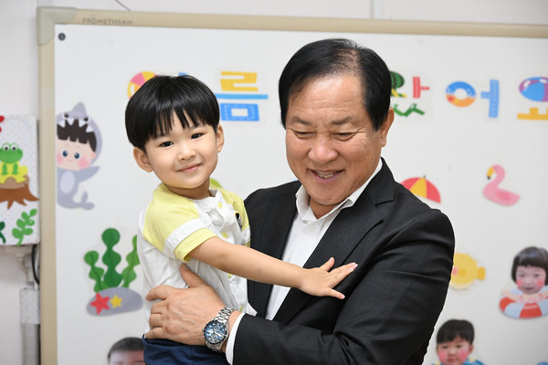 [위클리오늘] 심재국 평창군수, 공립 대화어린이집 현장 방문