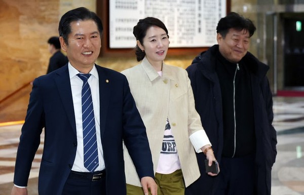 [위클리오늘] 정청래, 전대 직후 '갑질왕' 강선우에 "든든한 울타리 될 것"