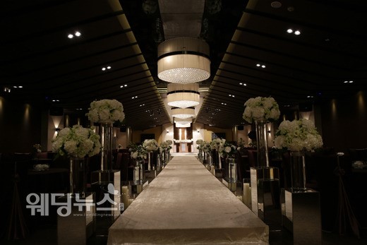 편리하고 여유로운 강남 예식장 찾는다면