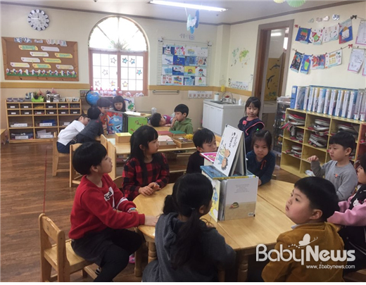 색다른 행복 공간 동화버스에서 책과 더 가까워져요