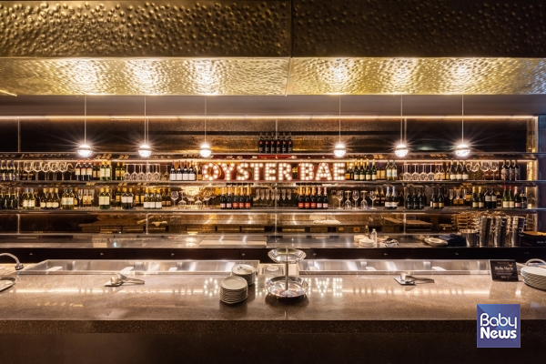 더 플라자 오이스터 배(Oyster Bae), 메뉴 개편 및 해피아워 프로모션 출시
