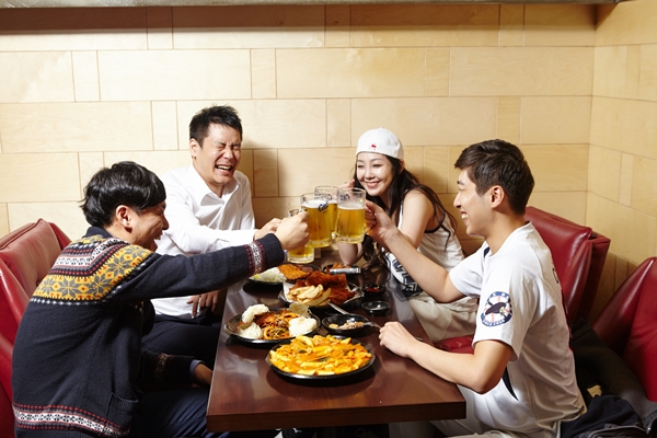 리얼야구존, 신년 모임장소로 관심