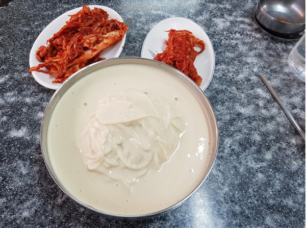 맛집 / 만나손칼국수 / 칼국수 맛집인데 더워지면 콩국수로 더 소문난 집