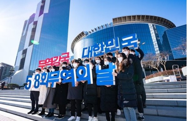 삼성전자 올해 1100억달러 수출의 탑