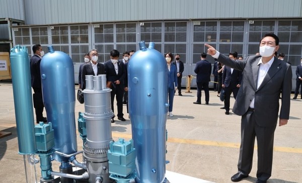 창원 두산 원자력 공장 찾은 尹 대통령 2025년까지 1조 원전일감 추가발주