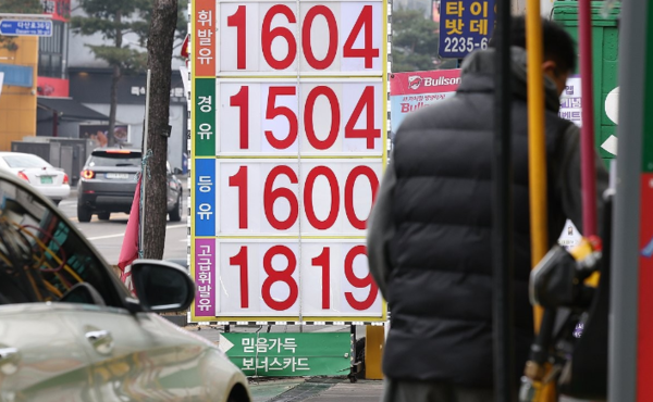 주유소 기름값 4주째 상승…휘발유 1700원 돌파