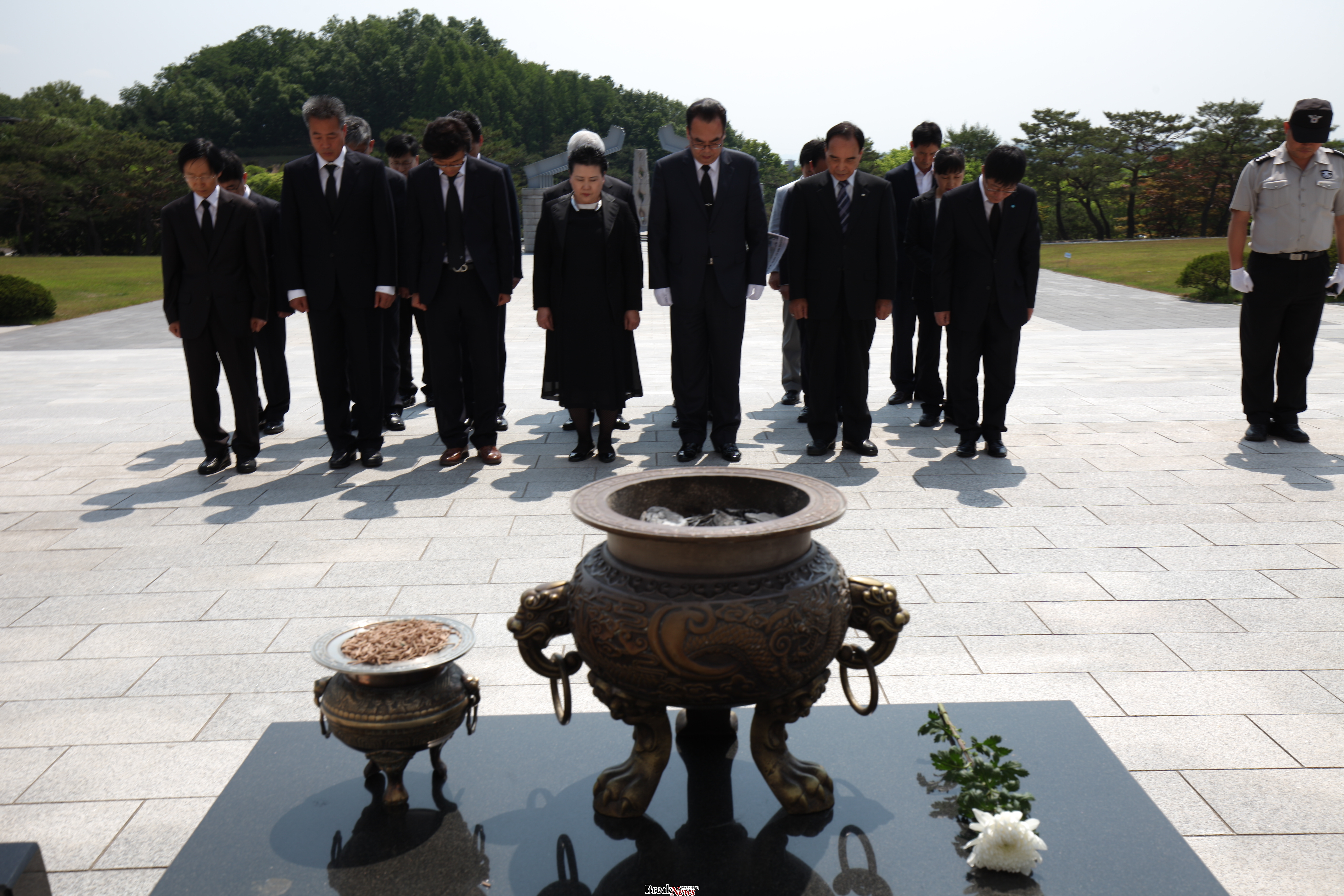 국민행복당, 4.19묘지 참배