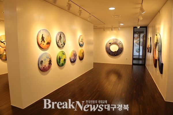 금오공대, 김태웅 작가 초대전 열어