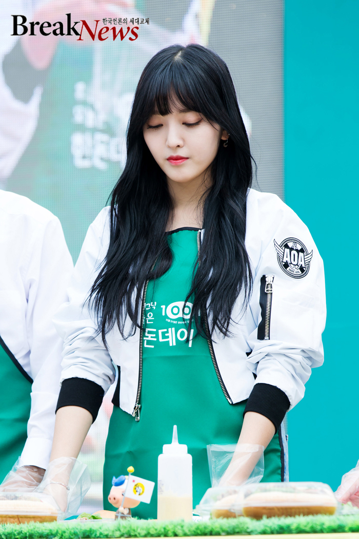 ［포토］AOA 찬미, 숨겨진 요리실력을 보여주지