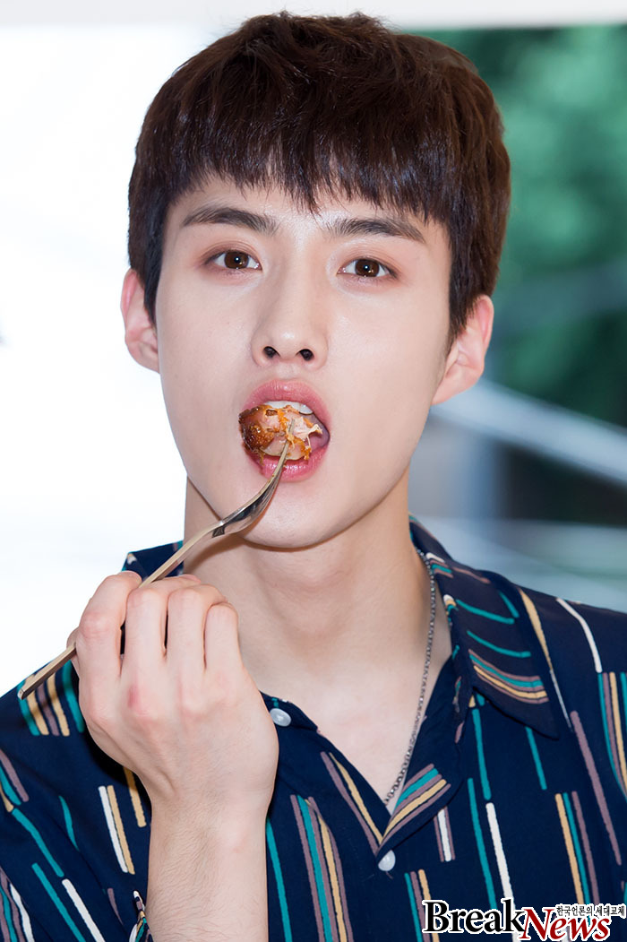 ［포토］펜타곤 여원, 이렇게 예쁘게 먹으면 반칙! 