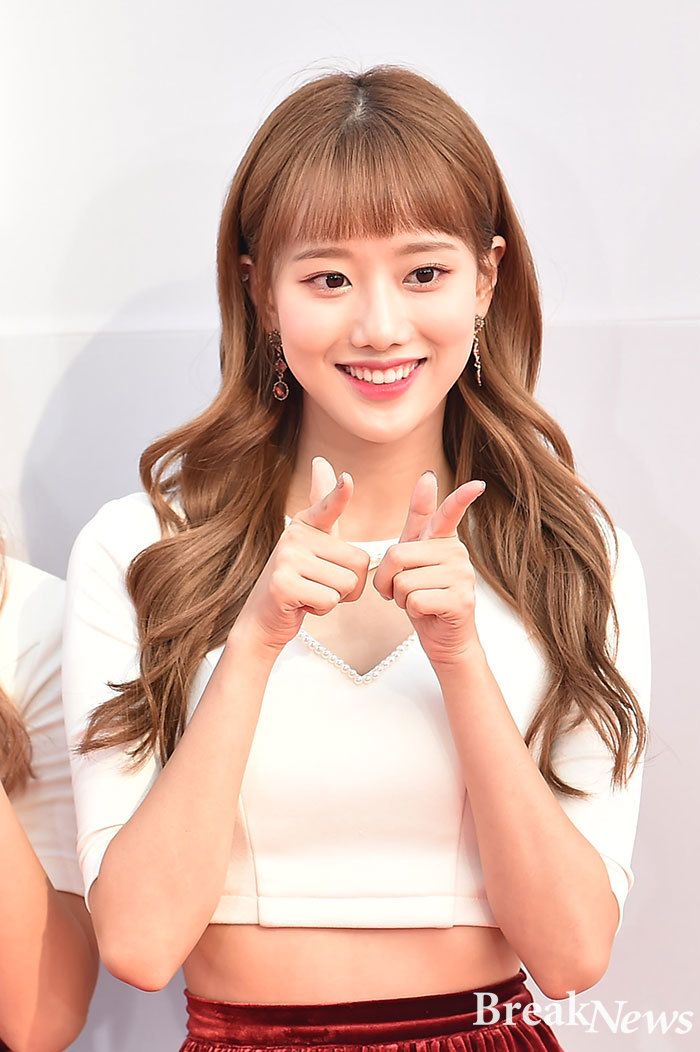 ［포토］에이프릴 나은, 앞머리 내리고 귀여움 업그레이드