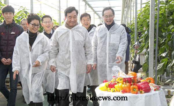 이낙연 국무총리, 김제 스마트 팜 현장 방문