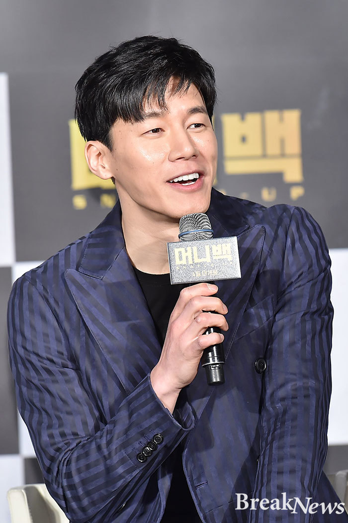 ‘머니백’ 김무열, “맞는 걸로 시작해 맞다가 끝나..영화 내내 맨얼굴 없어”