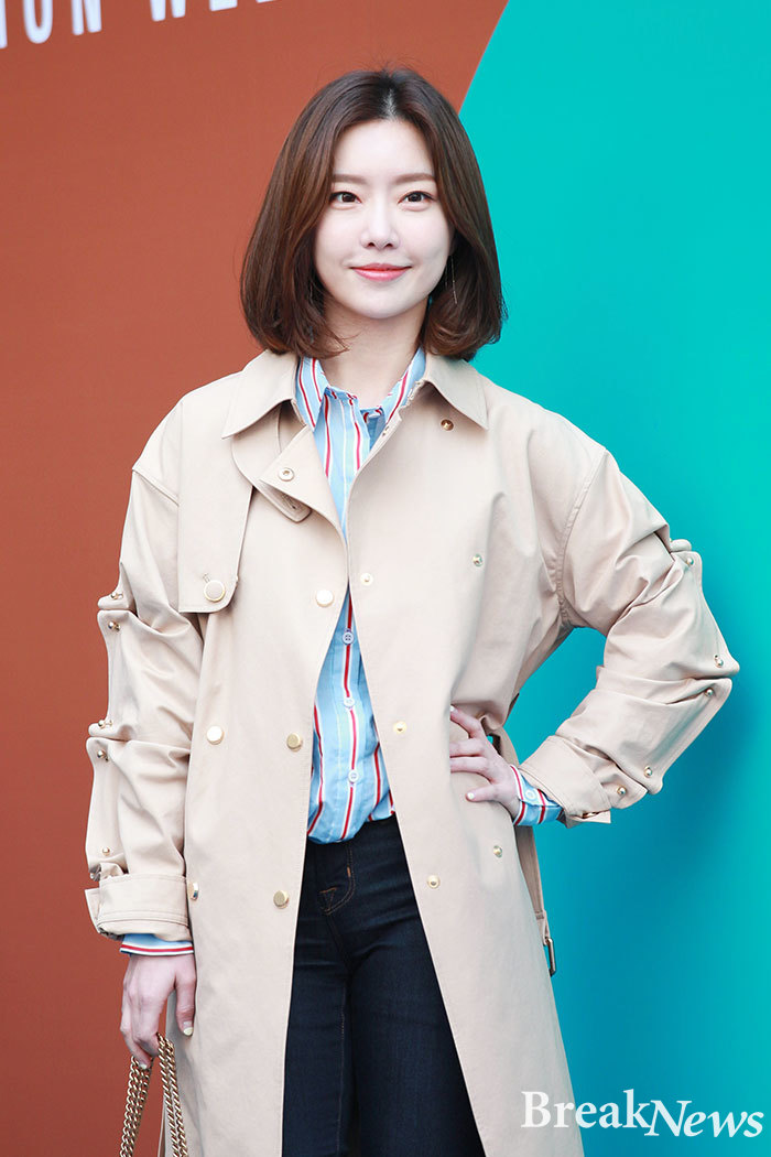 ［포토］레이디제인, 트렌치코트로 멋스럽게