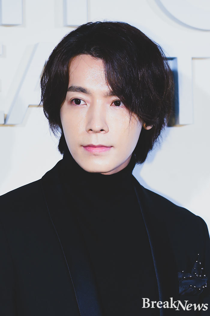 ［포토］슈퍼주니어 동해, 장발이 더 잘 어울리나요?