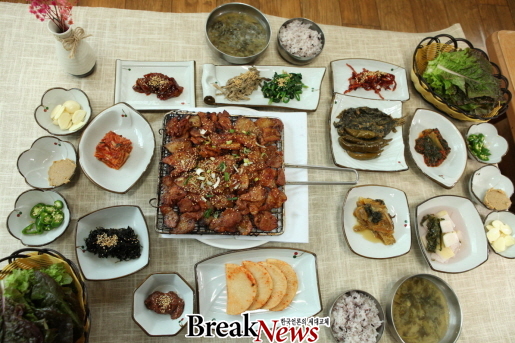 곡성군, 석곡 흑돼지 숯불구이 명성 회복 위해 헤쳐 모여