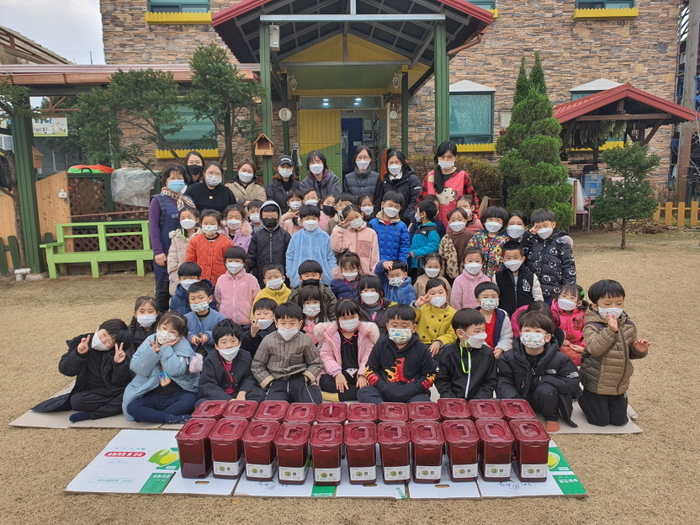 양평군 강상 자연숲어린이집, 고사리 손으로 담근 김장김치 기부