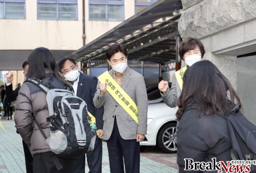 김대중 전남교육감, 2023대입수능 수험생 현장 응원