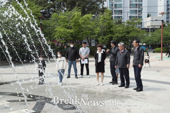 창원특례시 진해구청, 여름 대비 경관 분수 종합점검