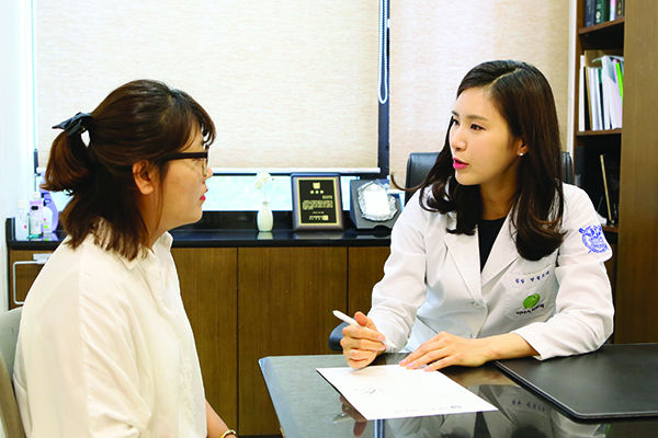 맑고 투명한 피부, 리더스피부과 포토샵 멀티토닝 인기!