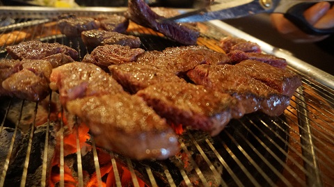 평택 소사벌 맛집 사돈집갈비, 이색적인 수제 스테이크 갈비, 김천지례흑돼지 등의 고기 메뉴 선보여