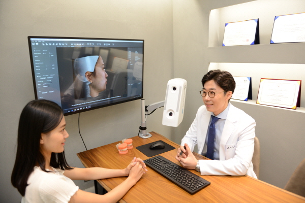 다양한 치아교정 방법 중 자신에게 최적화된 시술법 찾는 것이 우선