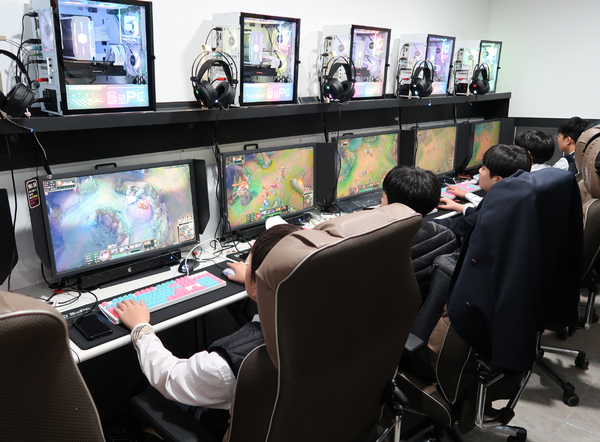 소자본PC방프렌차이즈창업 욜로PC, 기존에 없던 팀룸으로 차별화된 경쟁력 강화