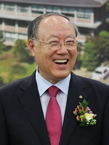 한남대 김형태 총장, 모교 노성초등학교에 사은비와 장학금 기탁