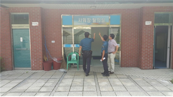 청양경찰서 화성남양파출소, 피서지 공공시설물 몰래카메라 점검실시
