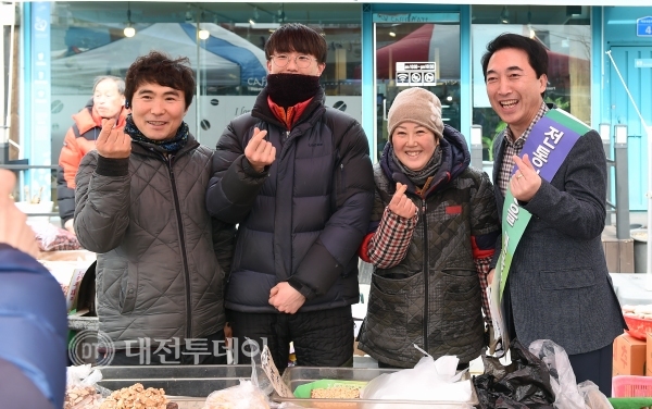 충남도지사 출마 박수현이 시장에 간 까닭은?