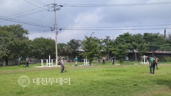 홍성군 홍동면 단체 환경정비 나서