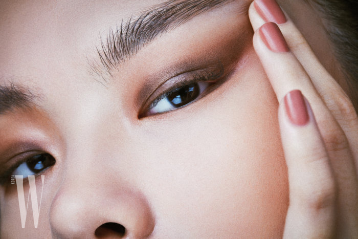 생기 넘치는 눈가를 만들어줄 특급 아이 케어 제품