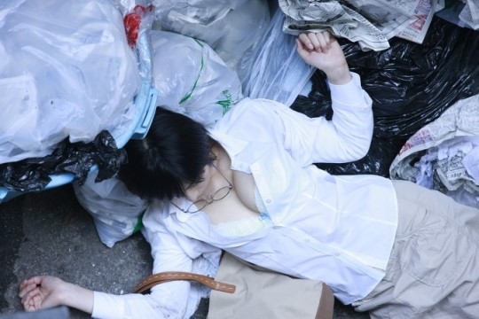 ‘공중화장실도 위험지역’ 만취한 20대 여성, 공중화장실에 들어갔다가…